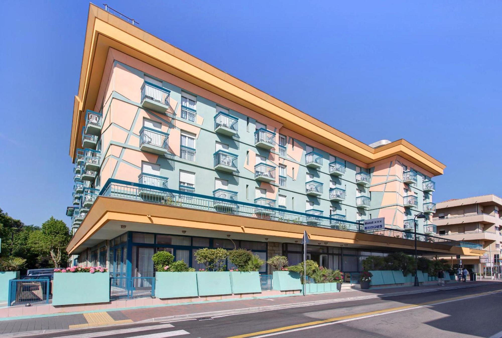 Big Family Hotel 贝拉里亚-伊贾马里纳 外观 照片